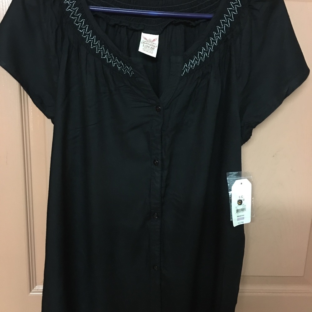 Short sleeve black shirt. BNWT